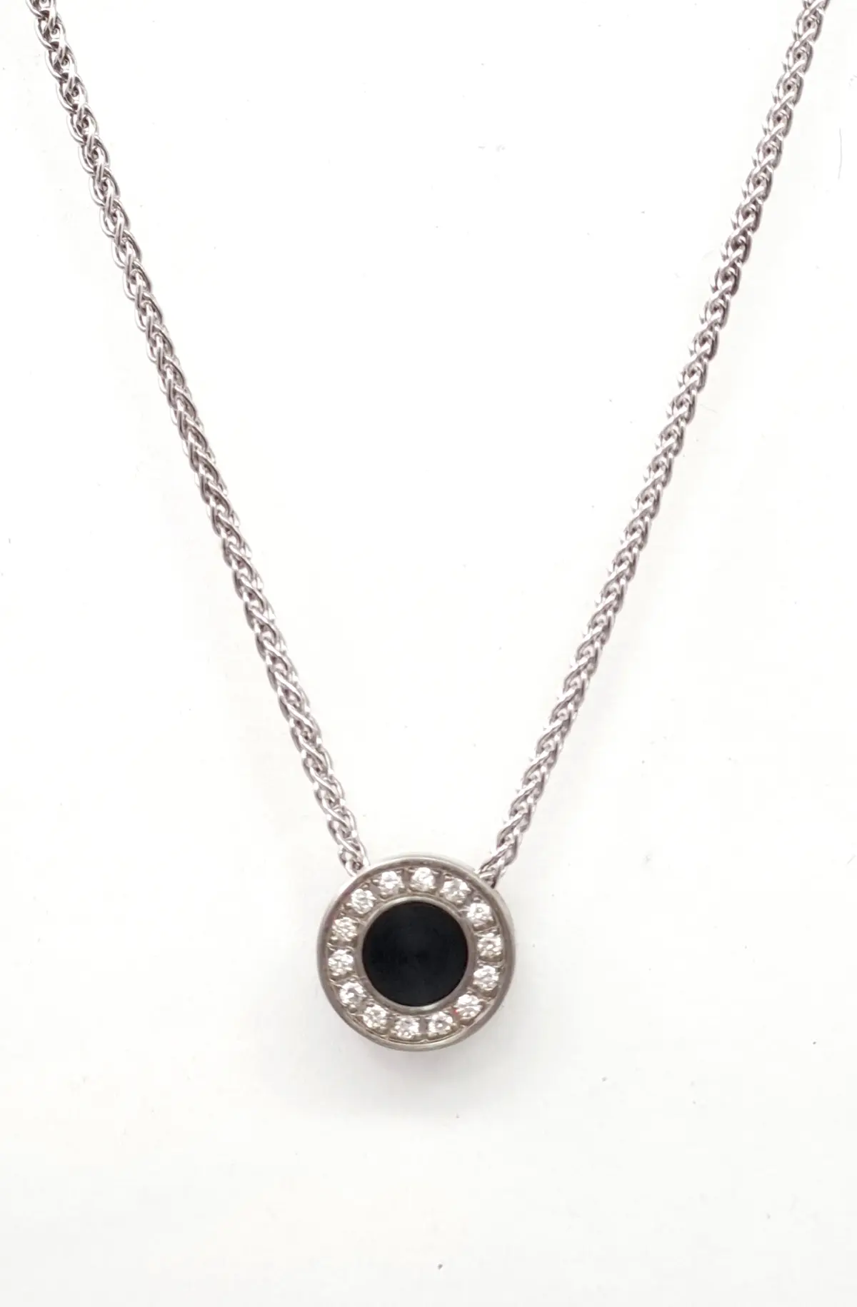 20230102_134633Nevina Nevina Stainless Steel Diamond Pendant On silver Wheat Chain