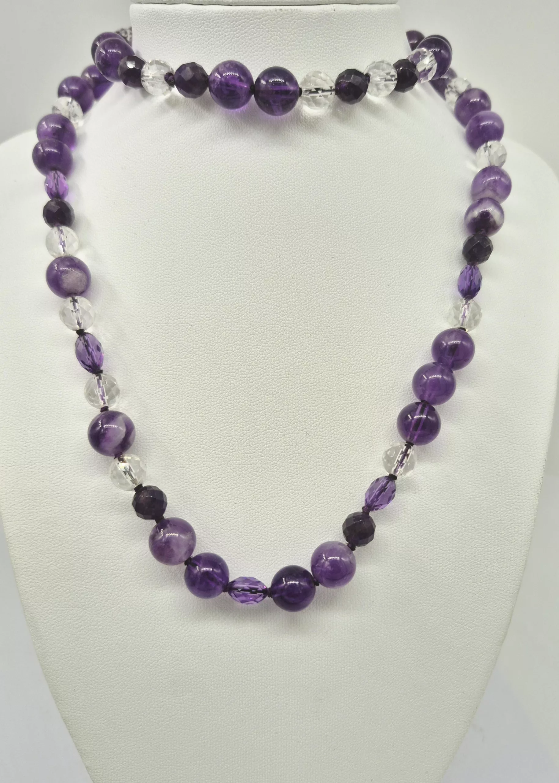 Heather a simple and elegant gold circular pendant.