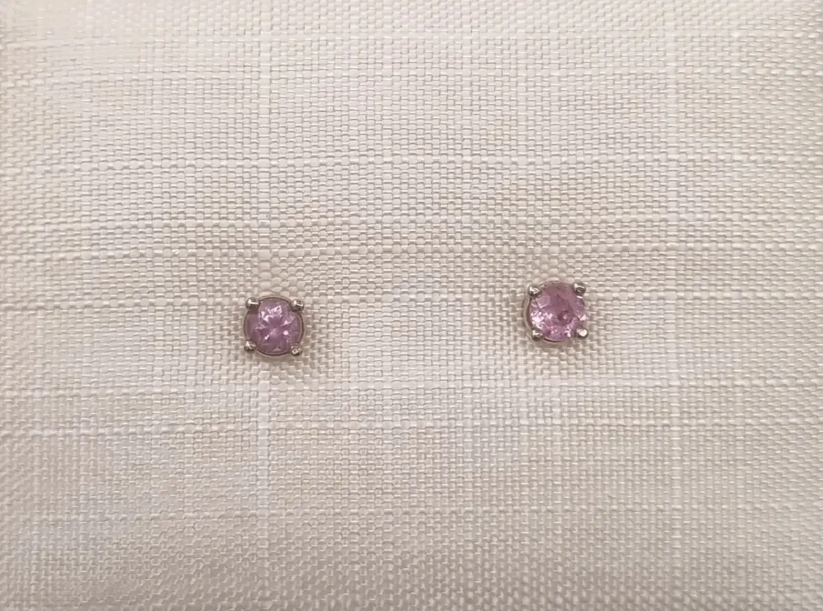 20221227_132246Firoza Firoza White Gold Pink Sapphire Studs