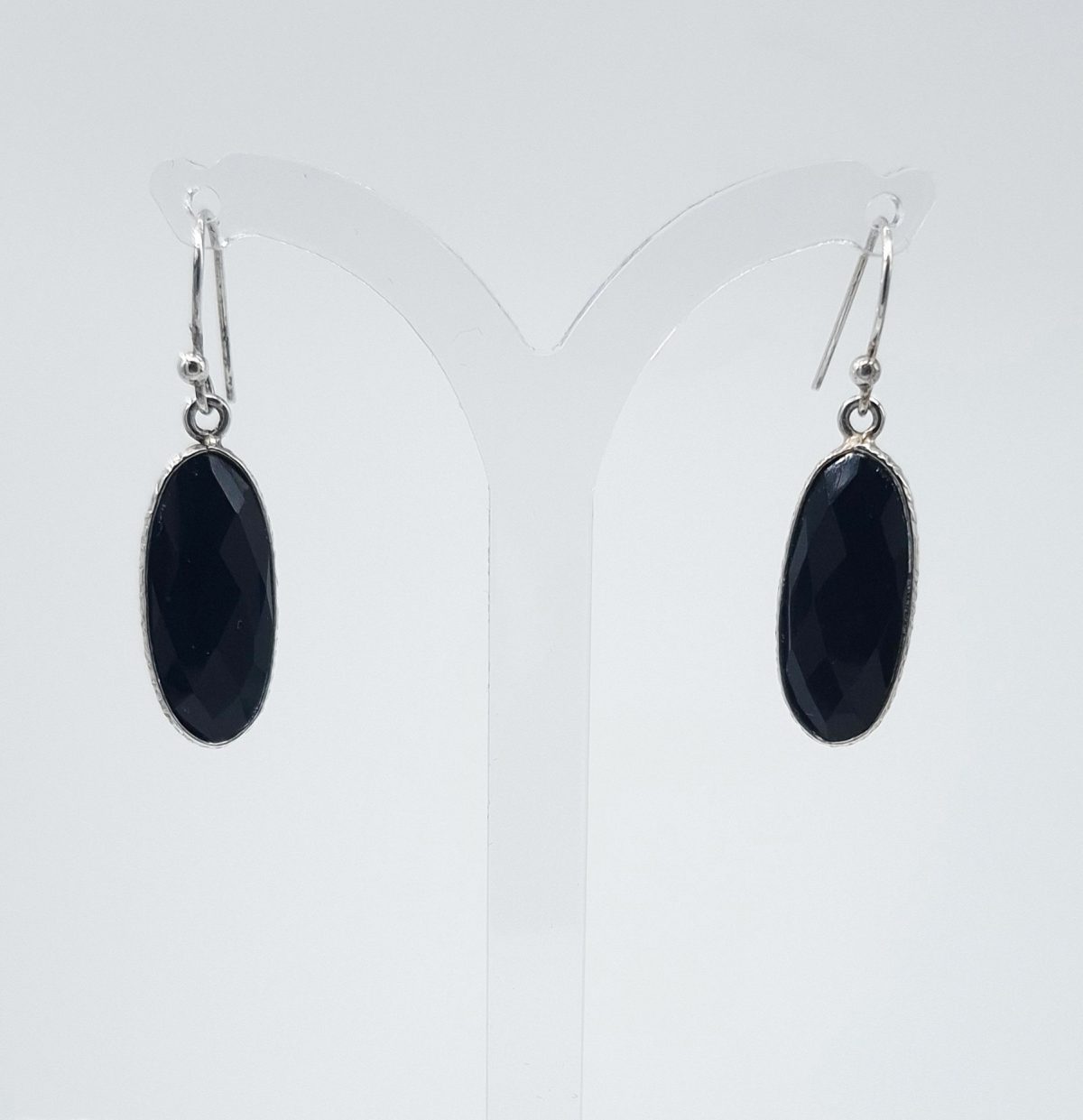 20260130_134500 Sterling Silver, oval Onyx with checkerboard cut on Sheppard hook