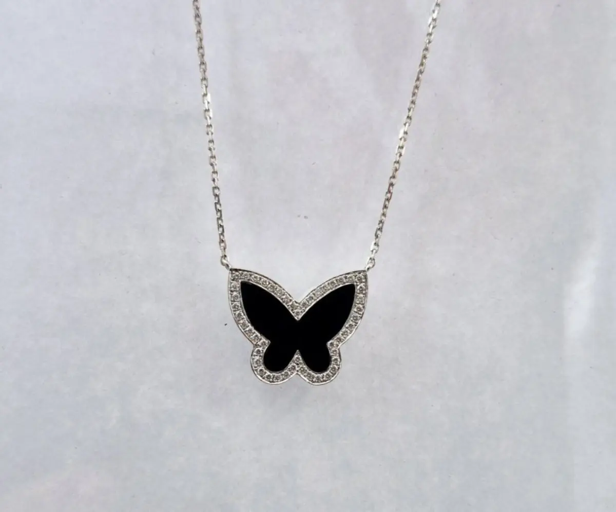 Isolde - White Gold Butterfly Onyx - Necklace
