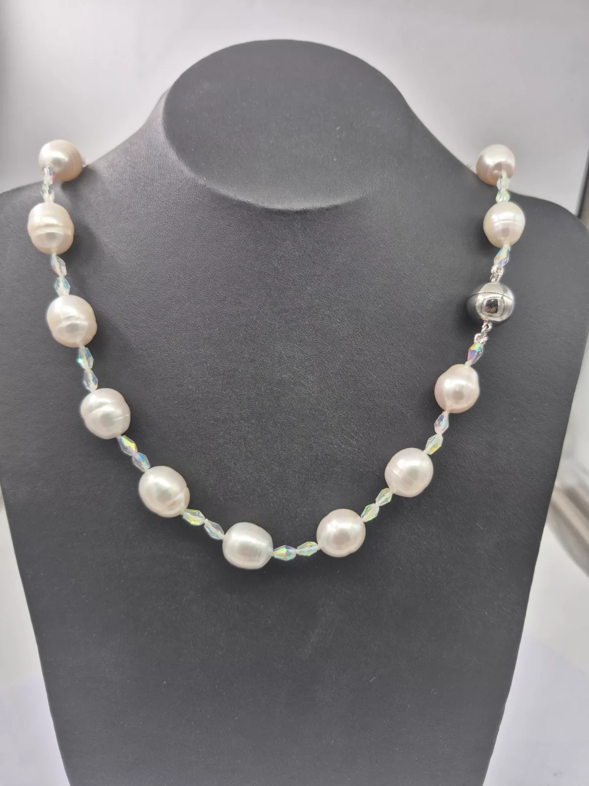 Perly - Freshwater Pearl & Crystal Gemstone - Necklace
