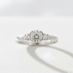 9ct white gold trilogy diamond ring; three round diamonds 0.30ct total; size O women's engagement or anniversary band, 2.0g.