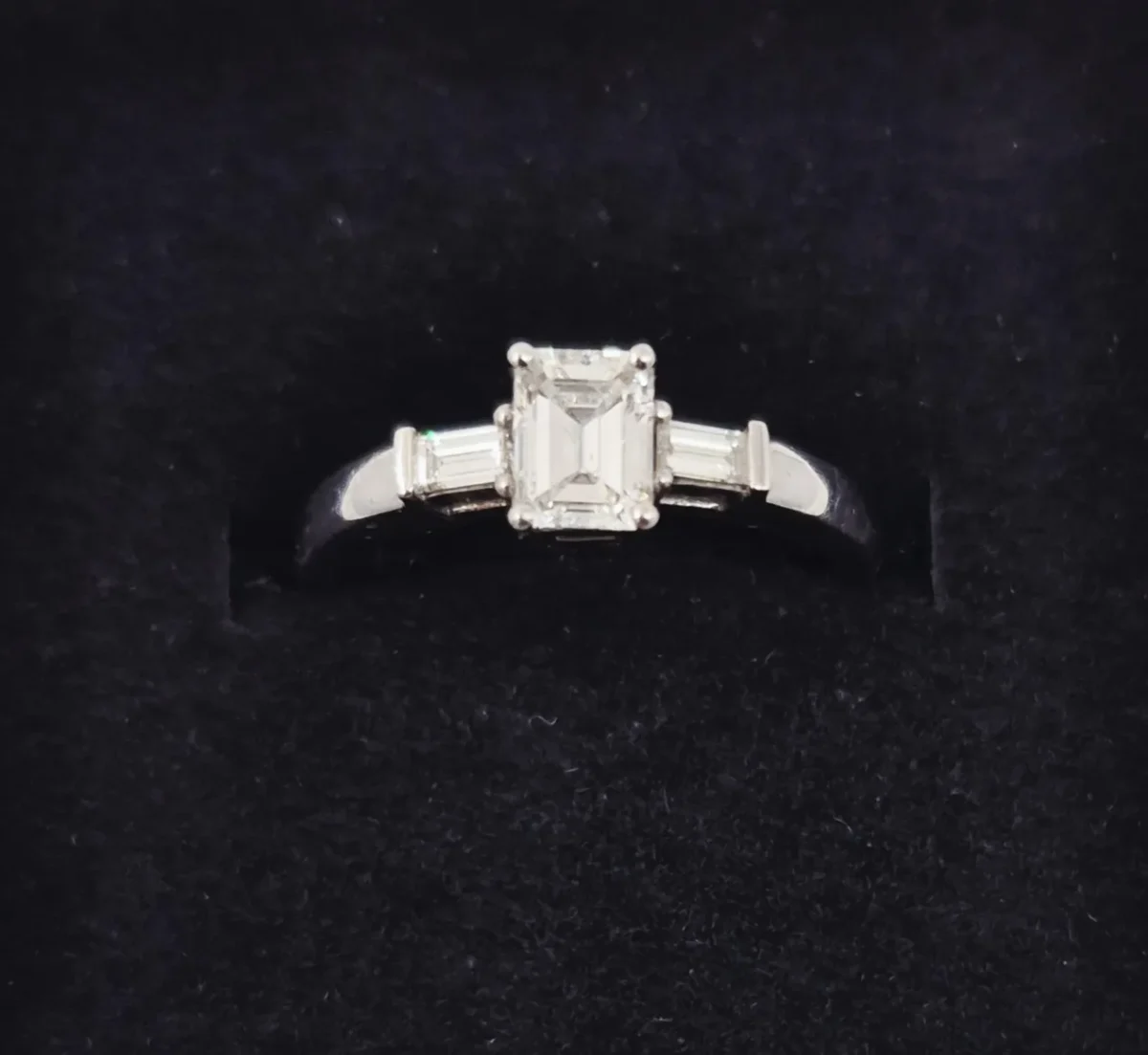 Angie - White Gold - Baguette Diamond Ring