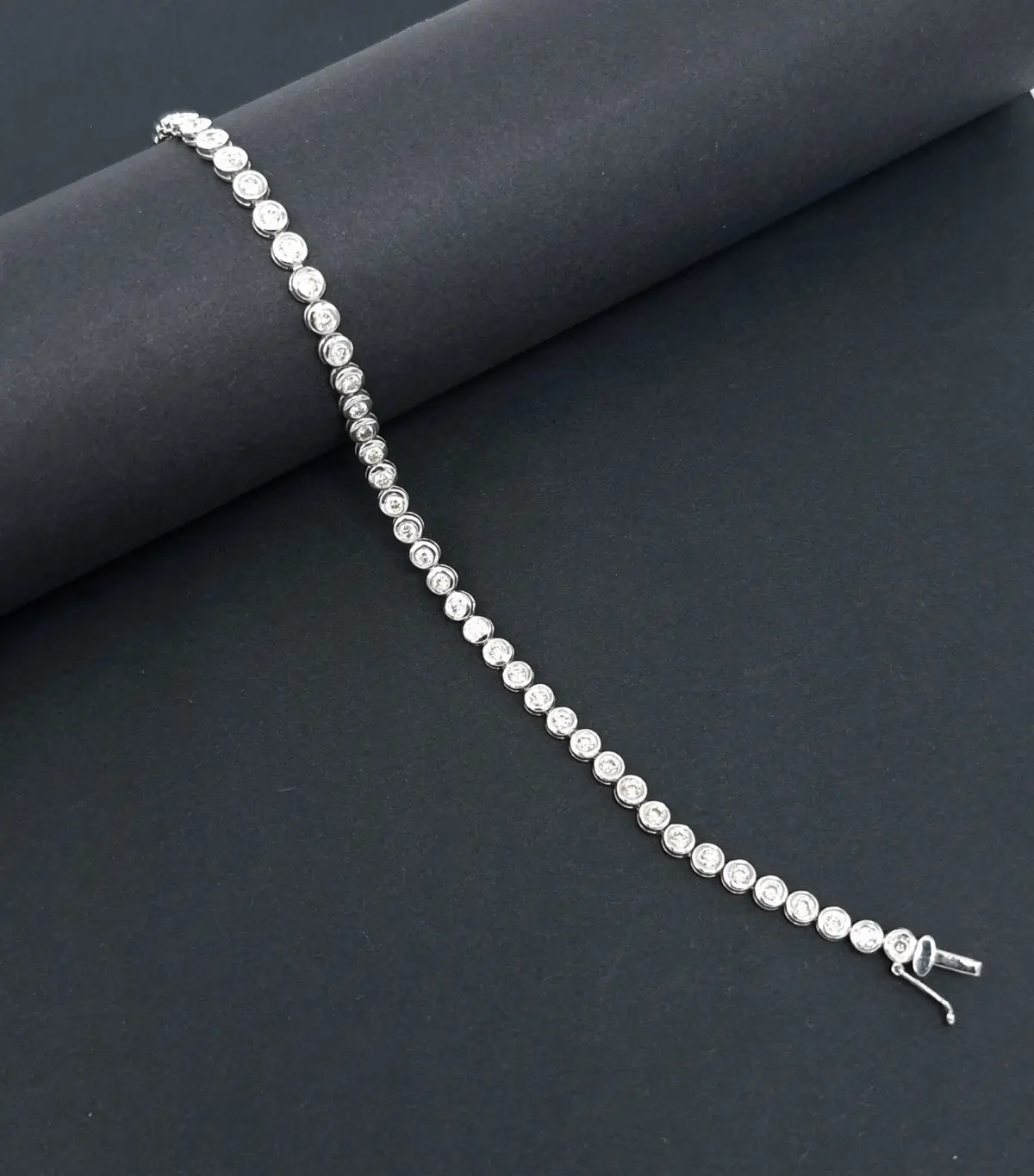 Joyce White Gold Tennisbracelet 18ct. White Gold Diamond Tennis Bracelet