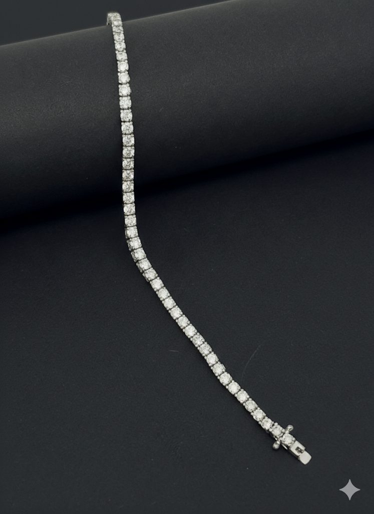 18ct. White Gold Diamond Tennis Bracelet, 70 diamonds G/H colour, vs clarity, 2.8ct total weight, 18cm length