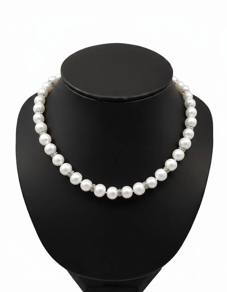 Freshwater Pearl of white colour with crystal spacers and magnetic clasp