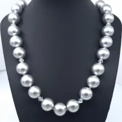 Porsha - Shell Pearls - Necklace